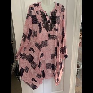 Rayon dress, shark bite hem, Button cuffs, Pockets